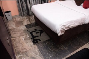 In-room safe, desk, laptop workspace, free WiFi - House 46 (Lagos)