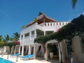 Outdoor pool, pool loungers - The Villa Luxury Suites Hotel (Diani Beach)