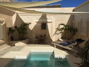 Free minibar, in-room safe, individually decorated, desk - The Villa Luxury Suites Hotel (Diani Beach)