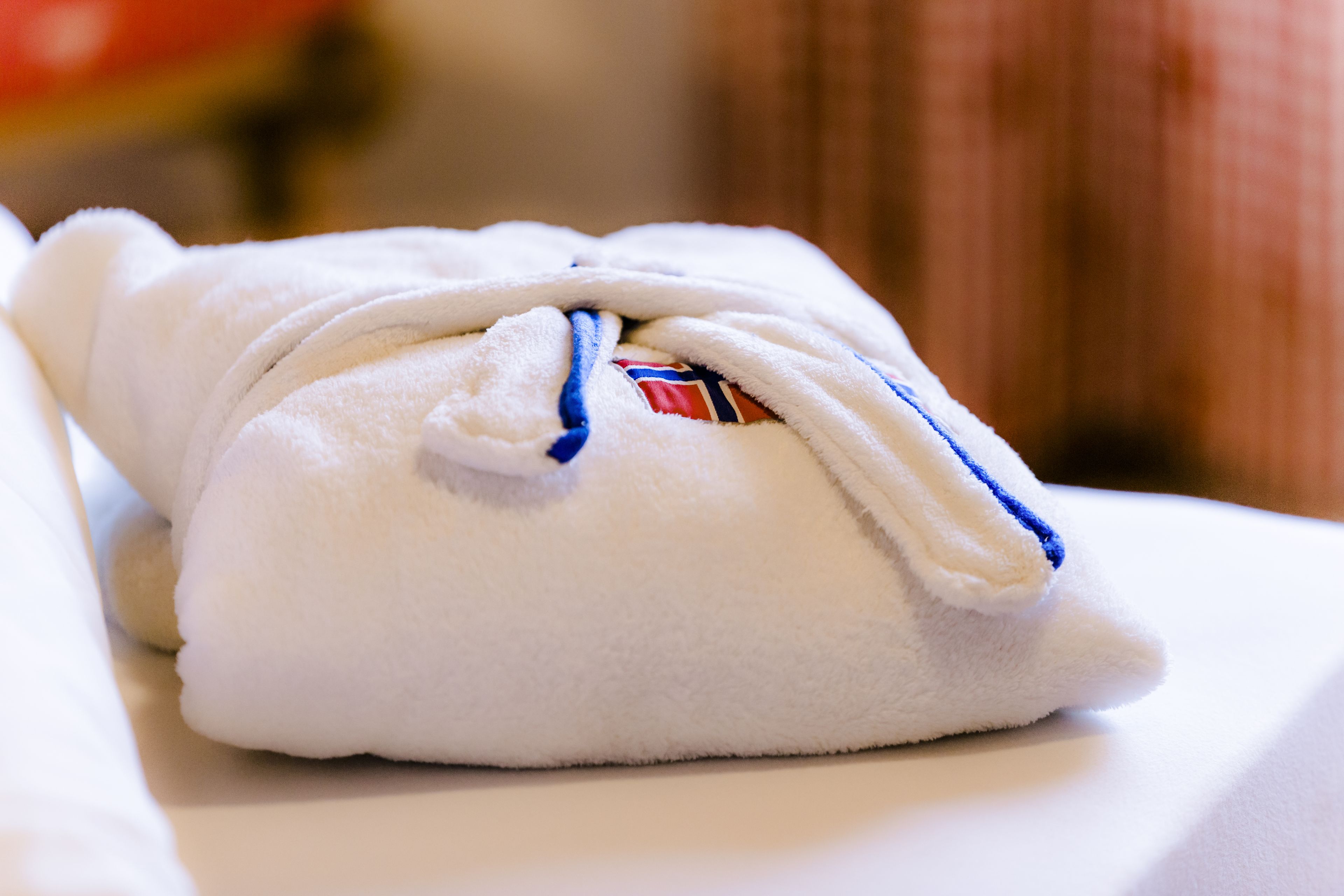 hypo-allergenic bedding, in-room safe, desk, blackout curtains