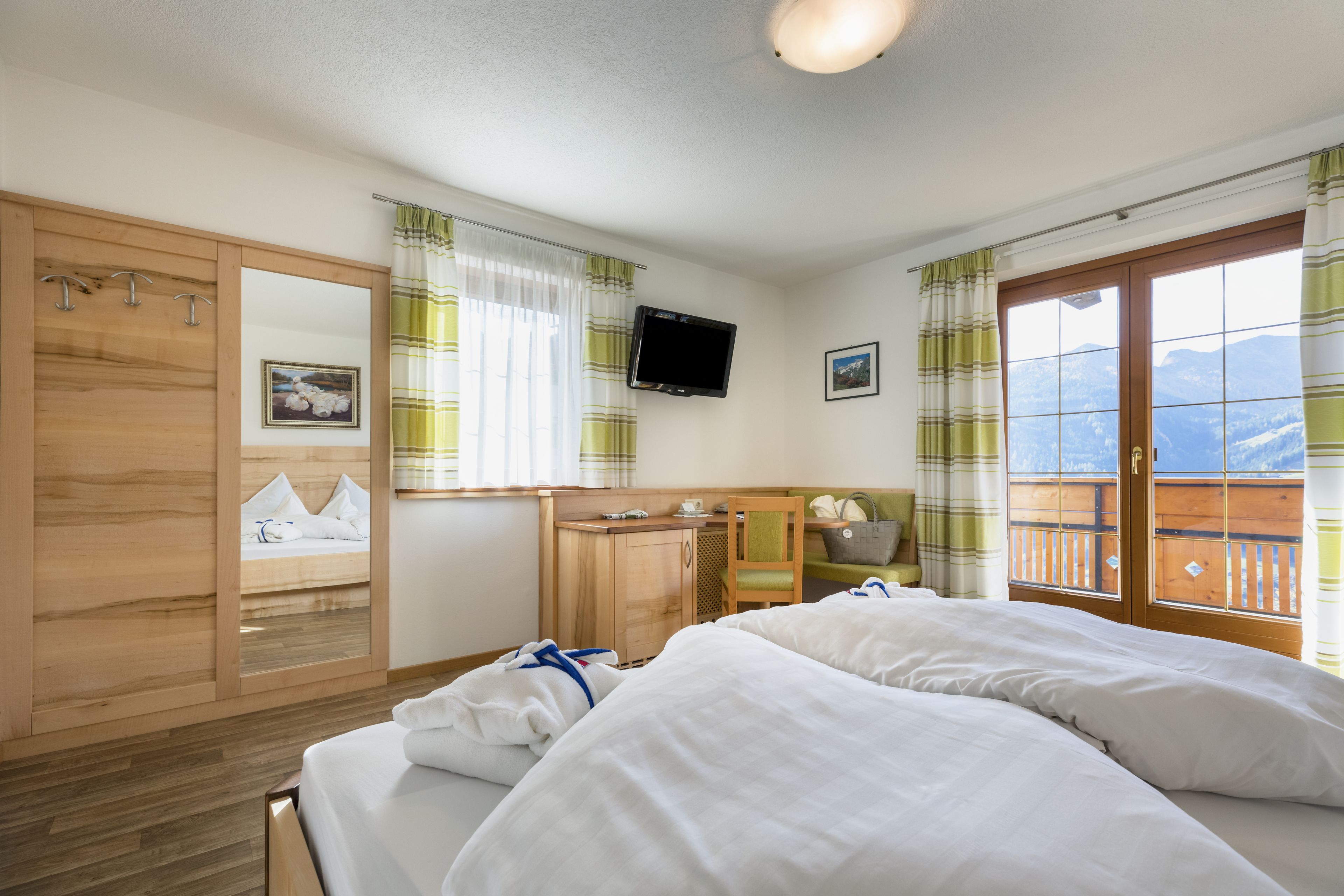 comfort double room, 1 double bed, balcony, valley view | hypo-allergenic bedding, in-room safe, desk, blackout curtains