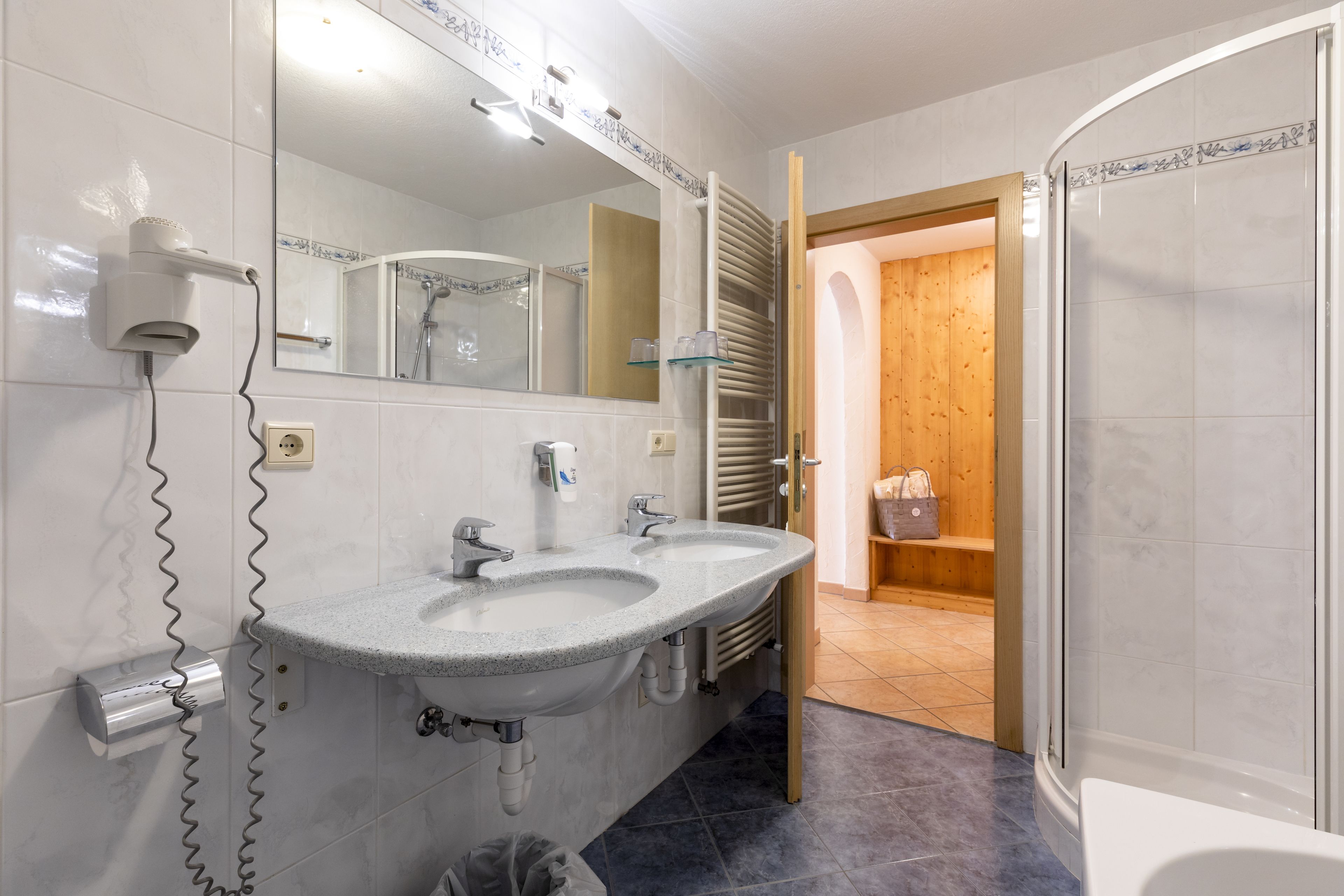 apartment jaufenblick | hypo-allergenic bedding, in-room safe, desk, blackout curtains