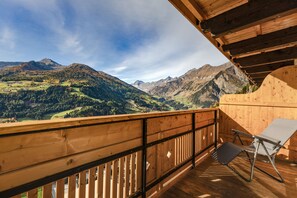 舒适双人房, 1 张双人床, 阳台, 山谷景观 | 防过敏的被褥、客房内保险箱、办公桌、遮光窗帘