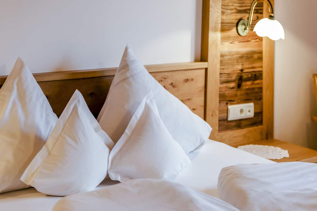 hypo-allergenic bedding, in-room safe, desk, blackout curtains