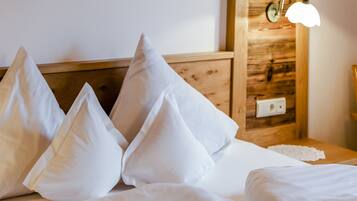 Allergikerbettwaren, Zimmersafe, Schreibtisch, Verdunkelungsvorhänge