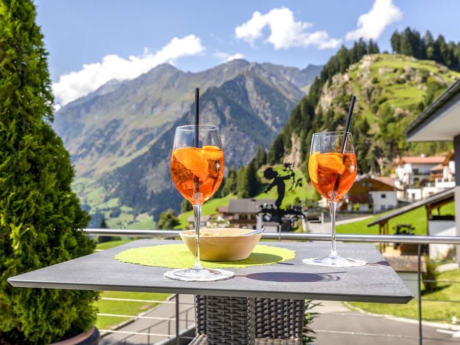 Frühstück, Abendessen, lokale Küche, Speisen im Freien
