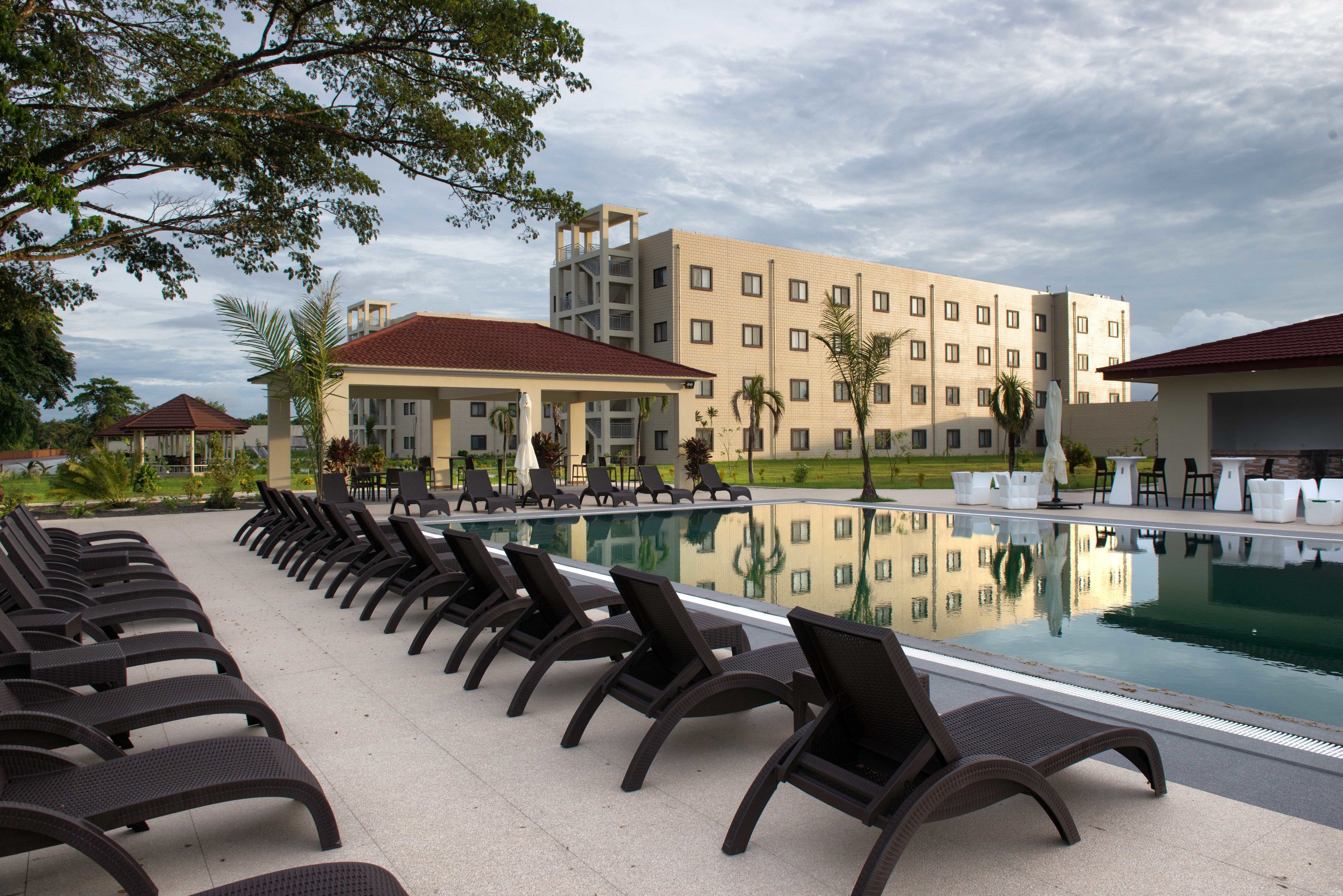 executive suite, pool access | sun deck