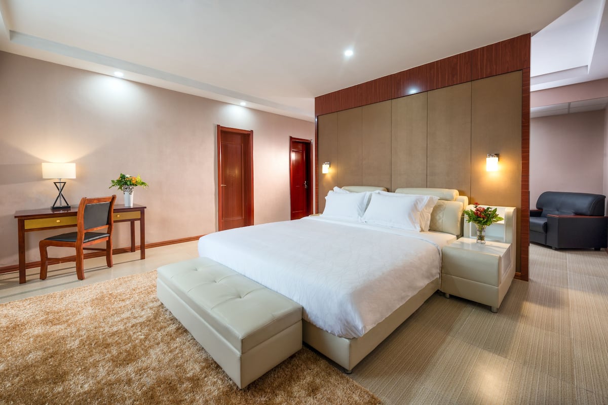 minibar, in-room safe, desk, blackout curtains