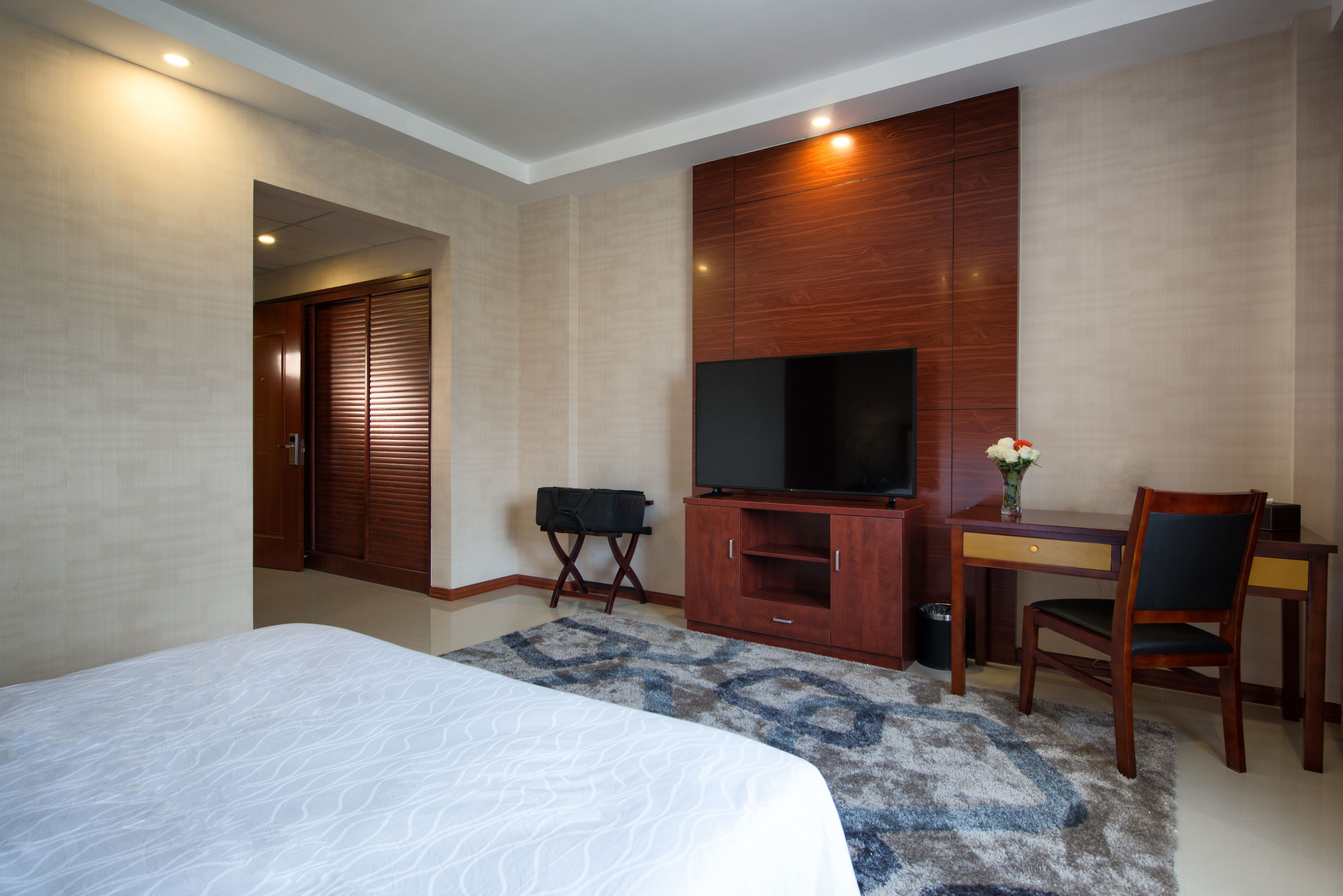 minibar, in-room safe, desk, blackout curtains