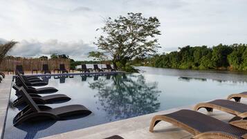 3 outdoor pools, sun loungers