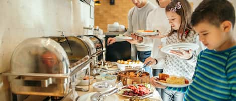 Buffet déjeuner gratuit tous les jours