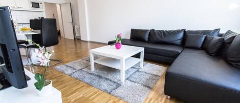 تلفزيون بشاشة مسطحة