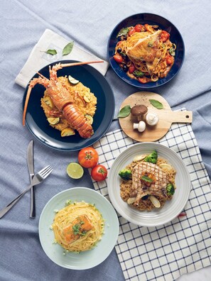 Se sirven cenas, brunch y cocina local e internacional 