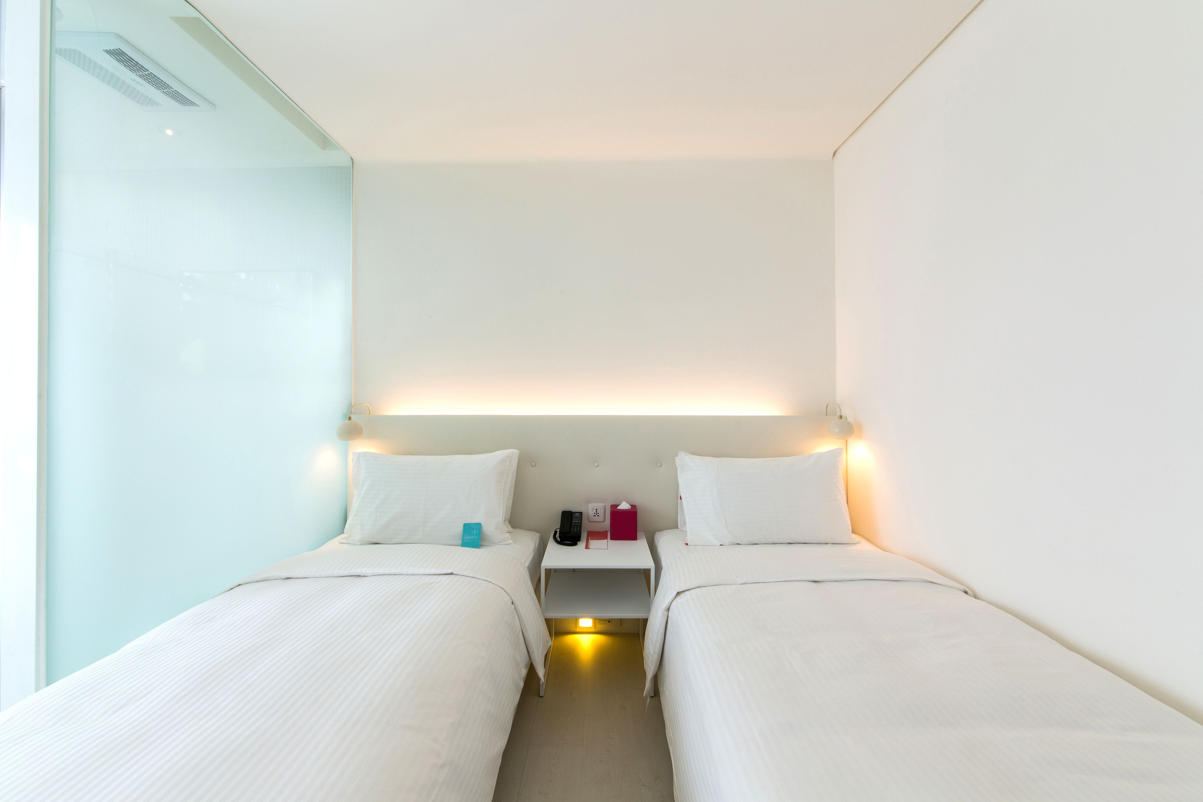 standard twin room, 2 single beds | free minibar, in-room safe, blackout curtains, soundproofing