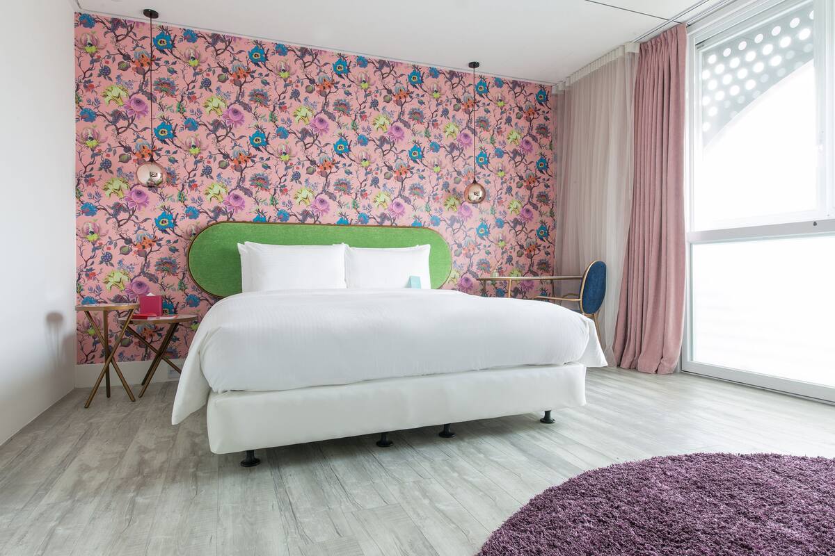 Habitación | Artículos del minibar gratis y caja de seguridad en la habitación 