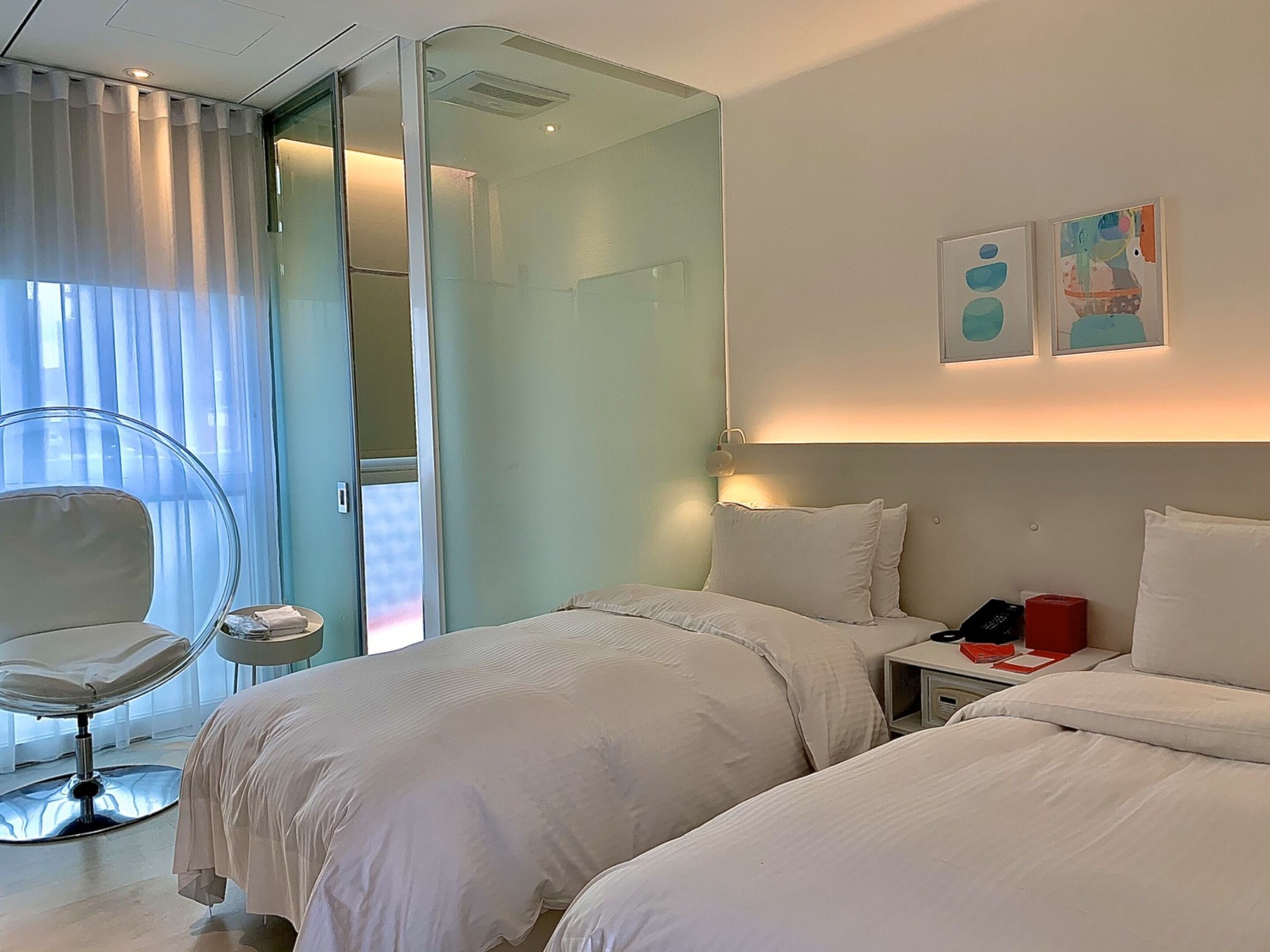 standard twin room, 2 single beds | free minibar, in-room safe, blackout curtains, soundproofing