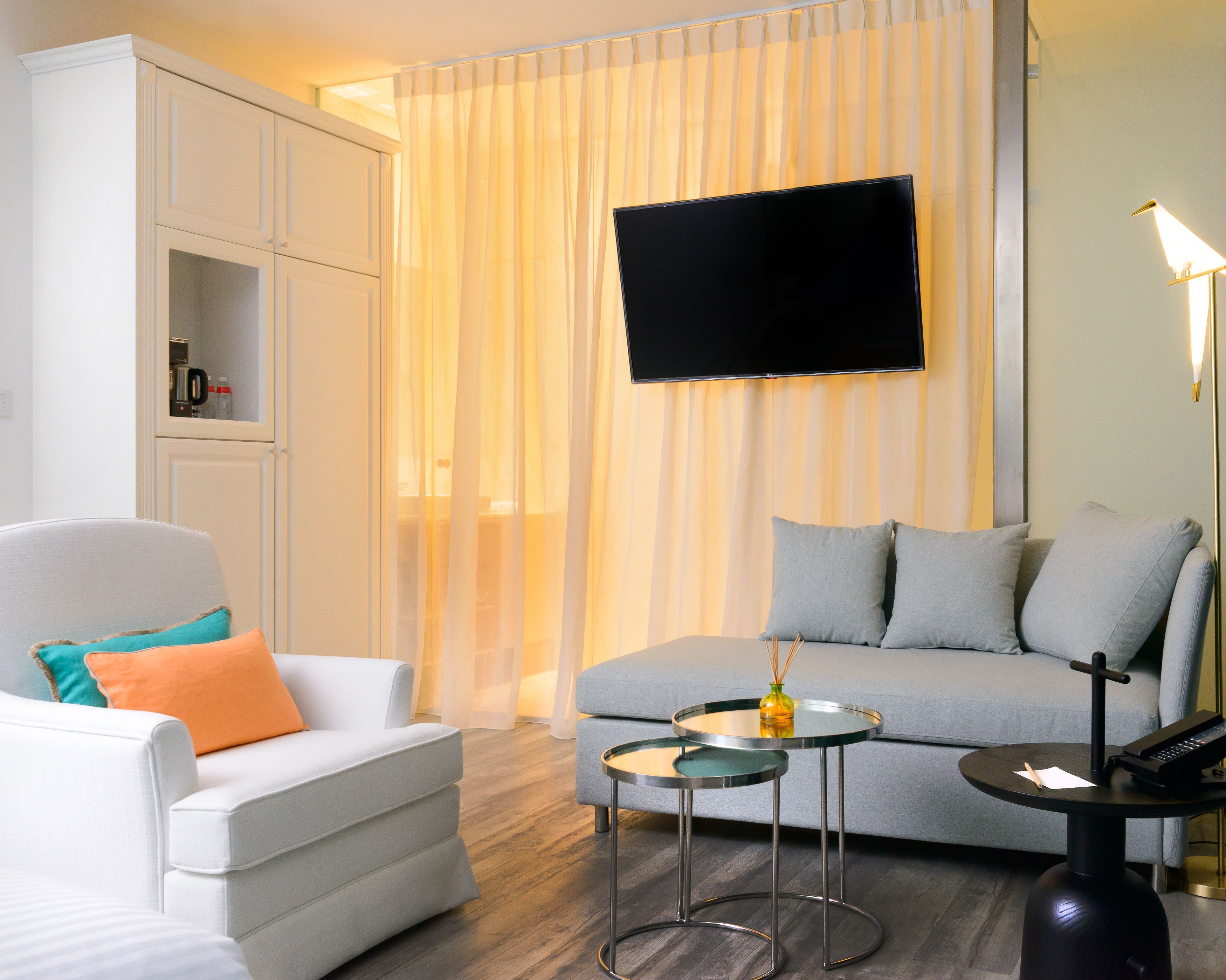 theme room (room selected at check-in)  | living area | 43-inch lcd tv with cable channels, tv