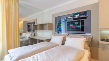 1 bedroom, Egyptian cotton sheets, premium bedding, desk