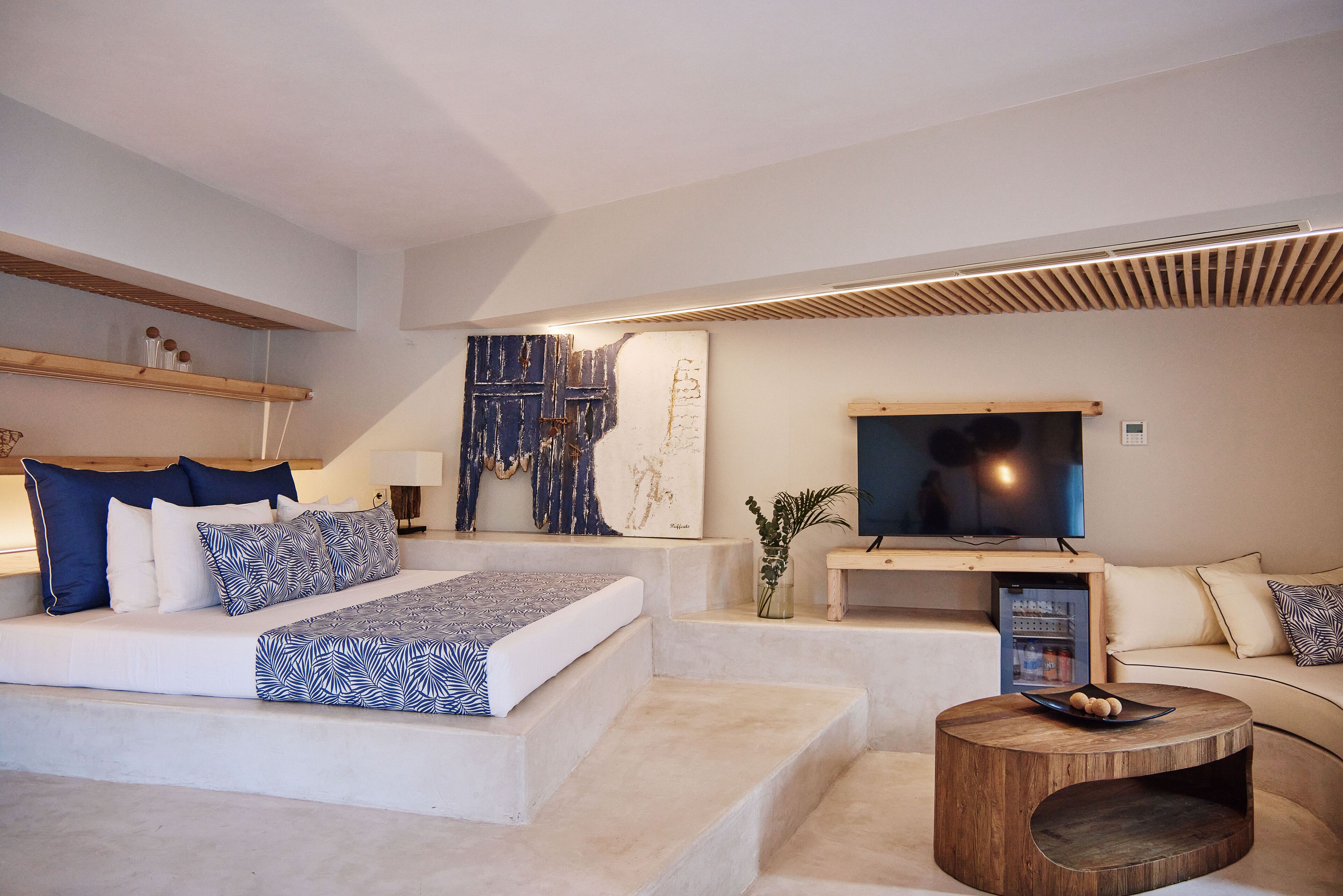 Luxury Suite with Panoramic Sea View | Egyptian cotton sheets, hypo-allergenic bedding available