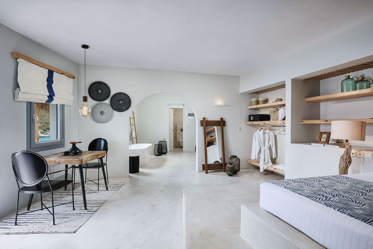 Luxury Suite with Panoramic Sea View | Lakens van Egyptisch katoen, hypoallergeen beddengoed, pillowtop-bedden