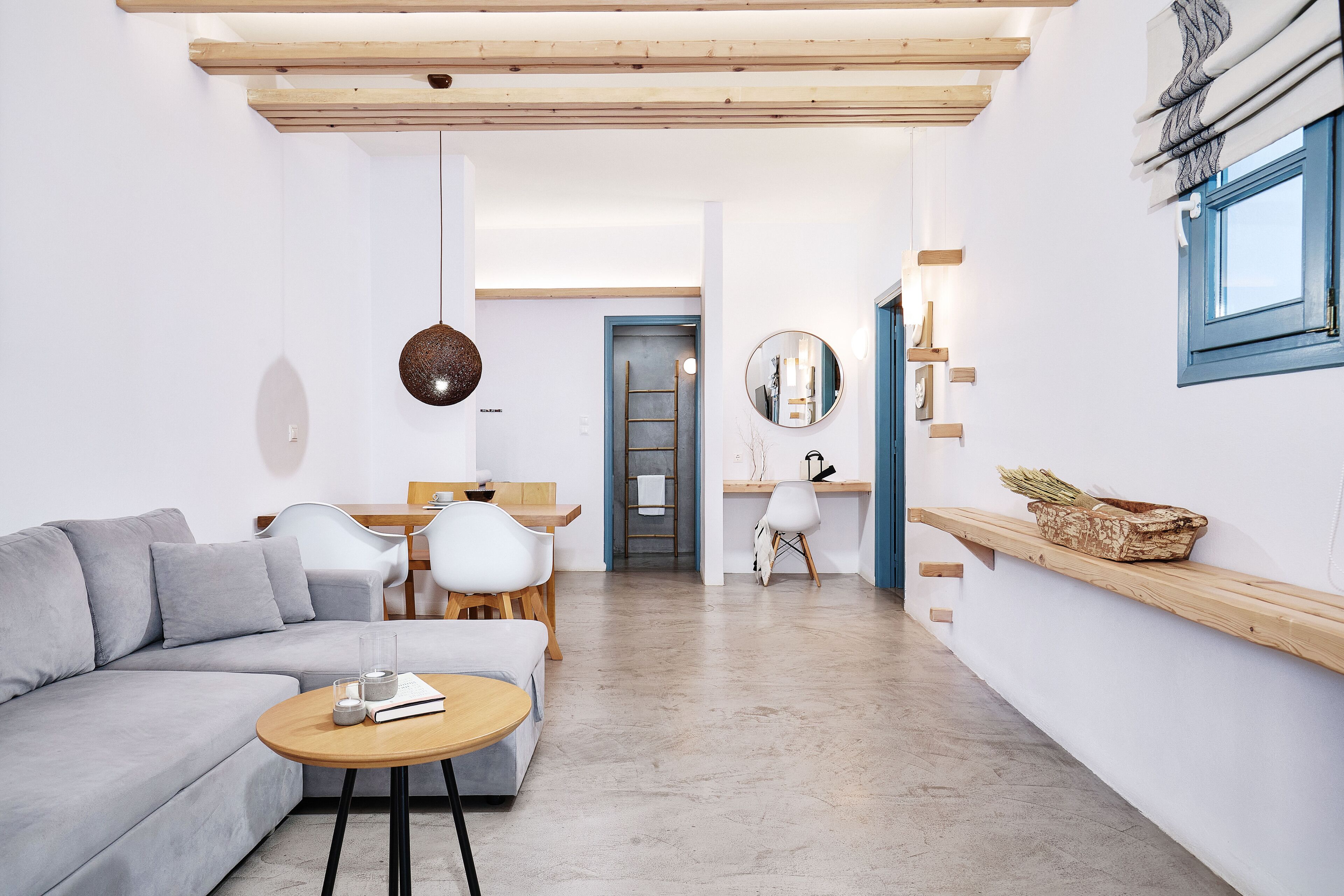 deluxe suite, sea view (panoramic) | living area | lcd tv