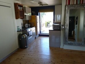 Restaurant - Studio 7 Apartment (St Austell)