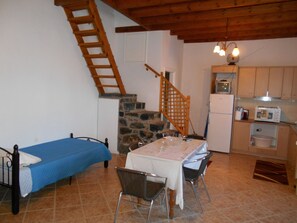 Dining - Popi Studios (Astypalaia)