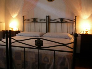 Classic Double Room, Private Bathroom, Garden View | Iron/ironing board, free WiFi