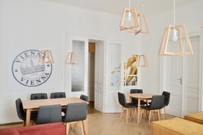 Ruokailu omassa huoneessa