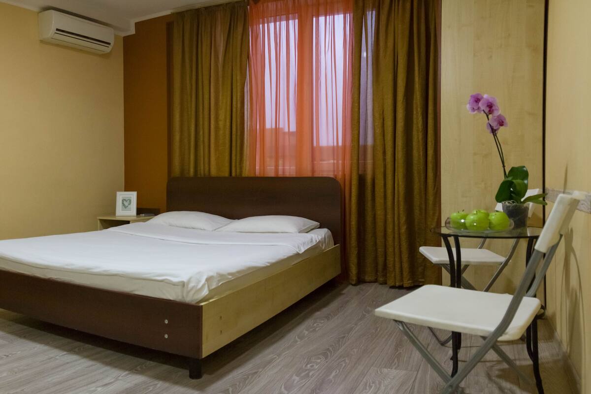 Kamar Double Comfort | Setrika/meja setrika dan seprai linen