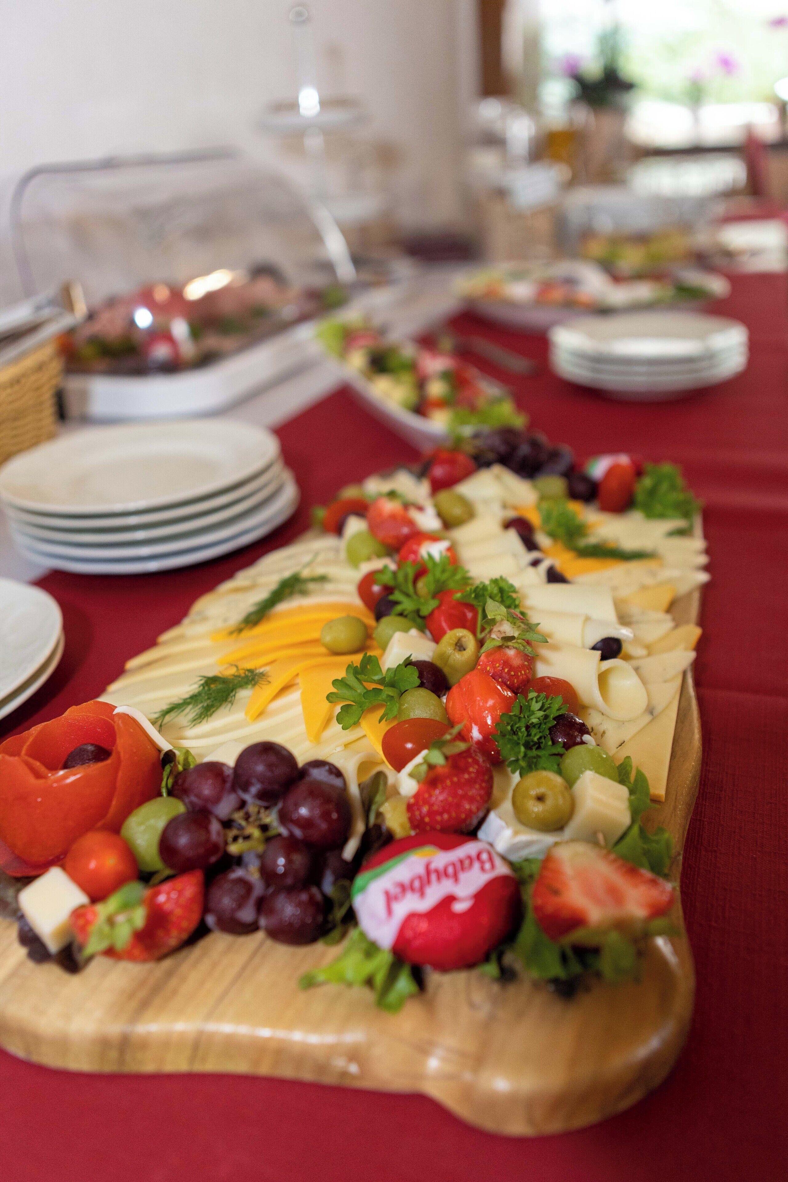 Café da manhã com buffet todos os dias mediante uma taxa