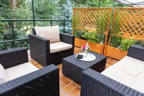 Business Double Room, 1 Bedroom, Park View, Garden Area | In-room safe, desk, soundproofing, free WiFi - Pension Wiesenau (Nidda)