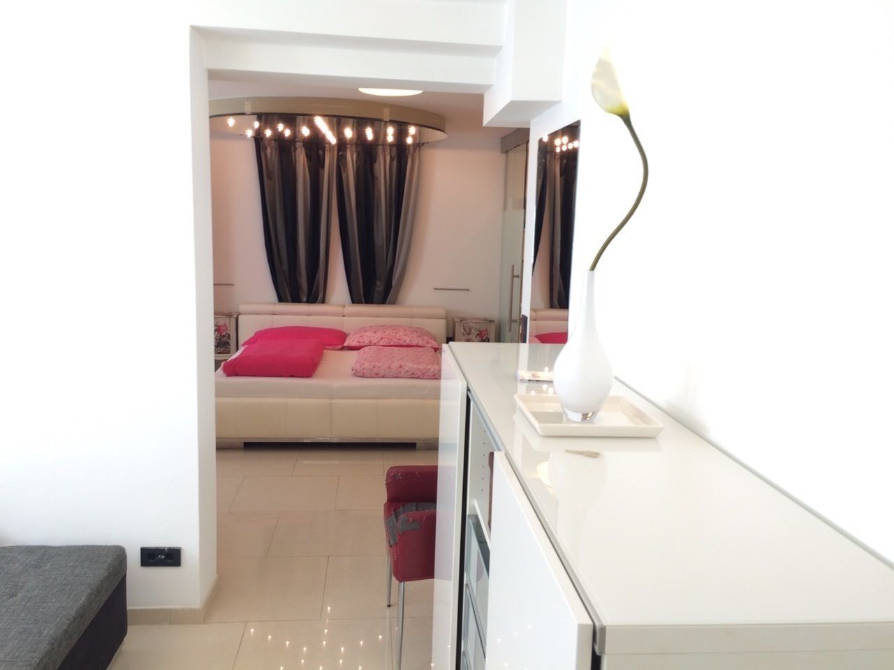 1 غرفة نوم وتجهيزات عازلة للصوت ومكواة/لوح كي وأسرّة أطفال/رضّع