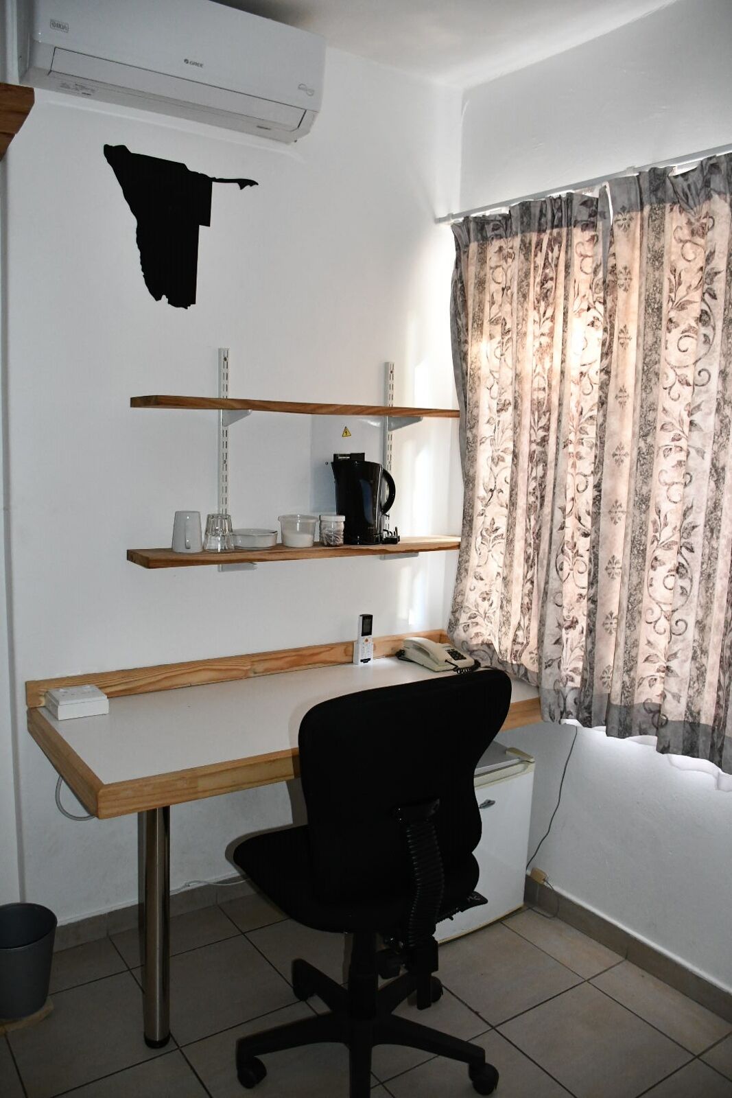 standard single room | 1 bedroom, minibar, desk, laptop workspace