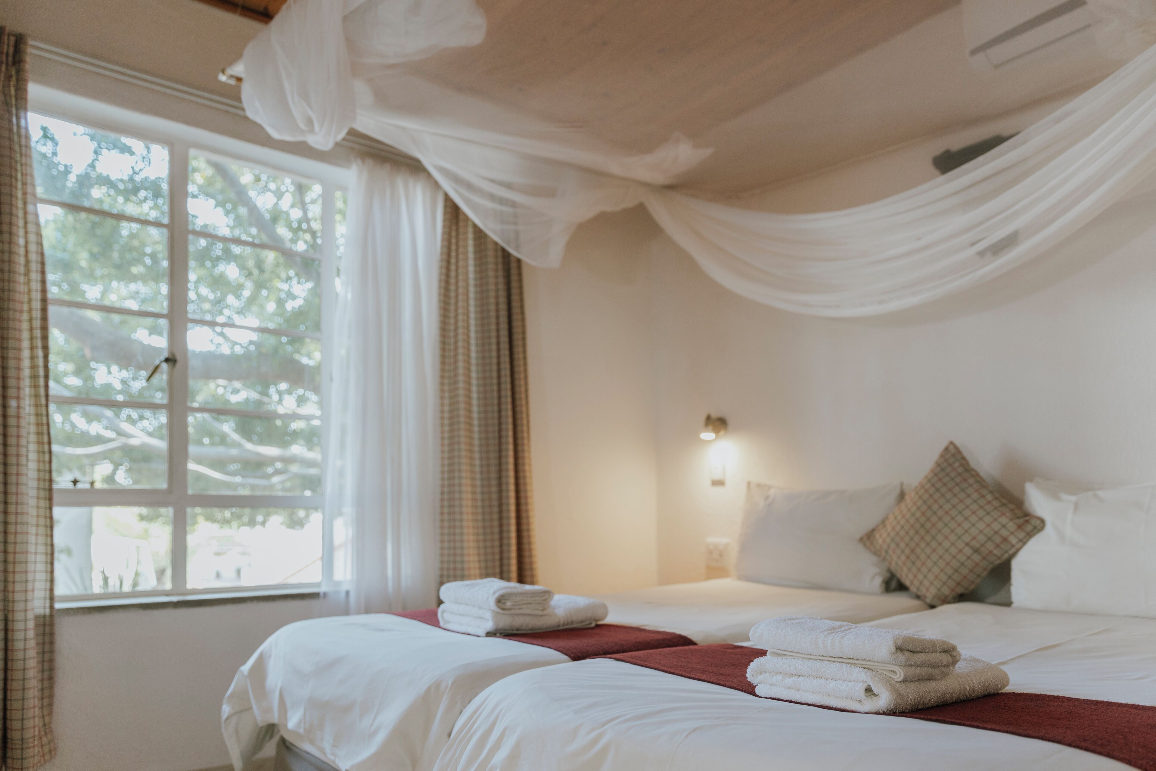 standard double room | 1 bedroom, minibar, desk, laptop workspace