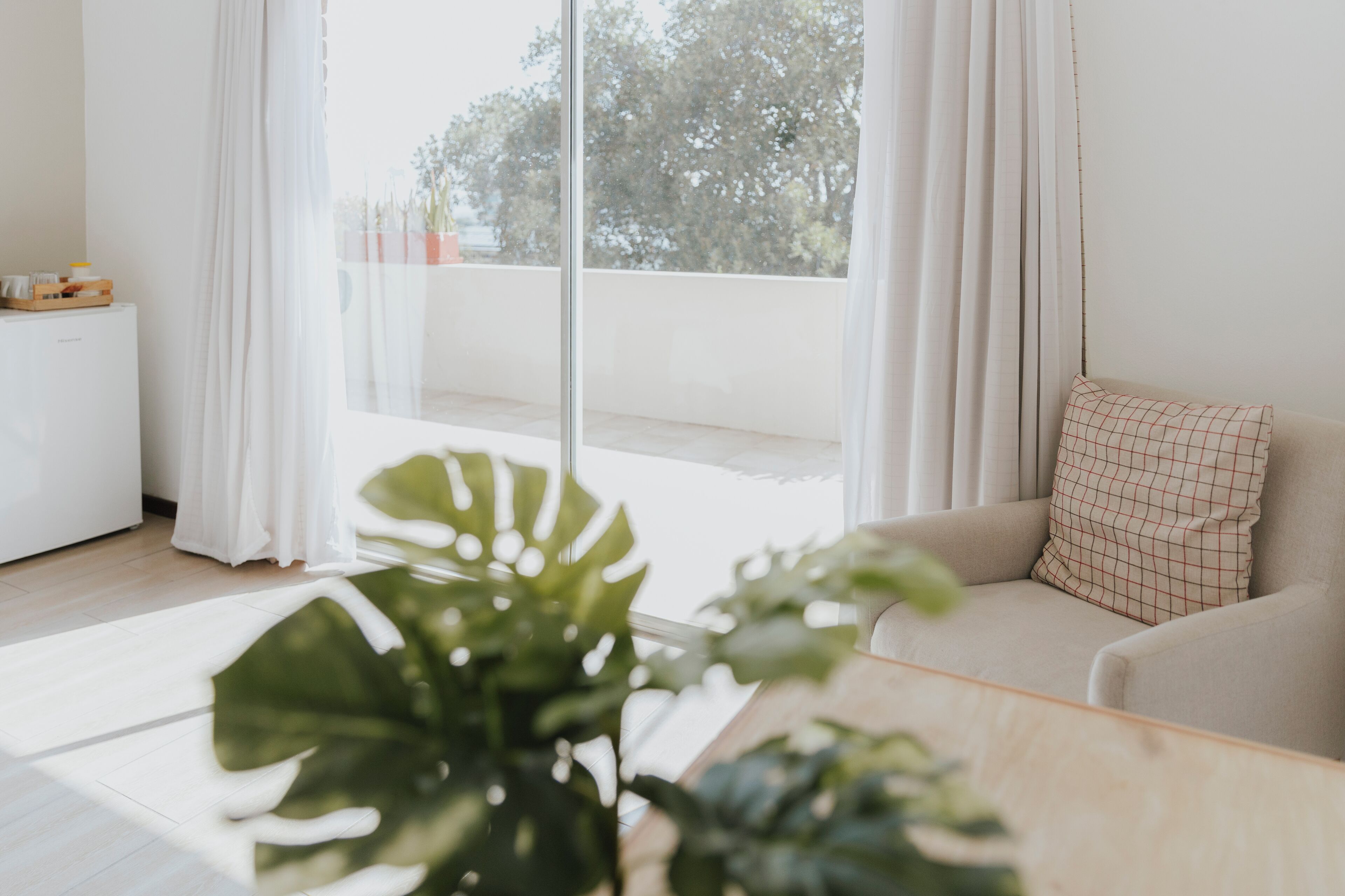 Minibar, bureau, espace de travail pour ordinateur portable