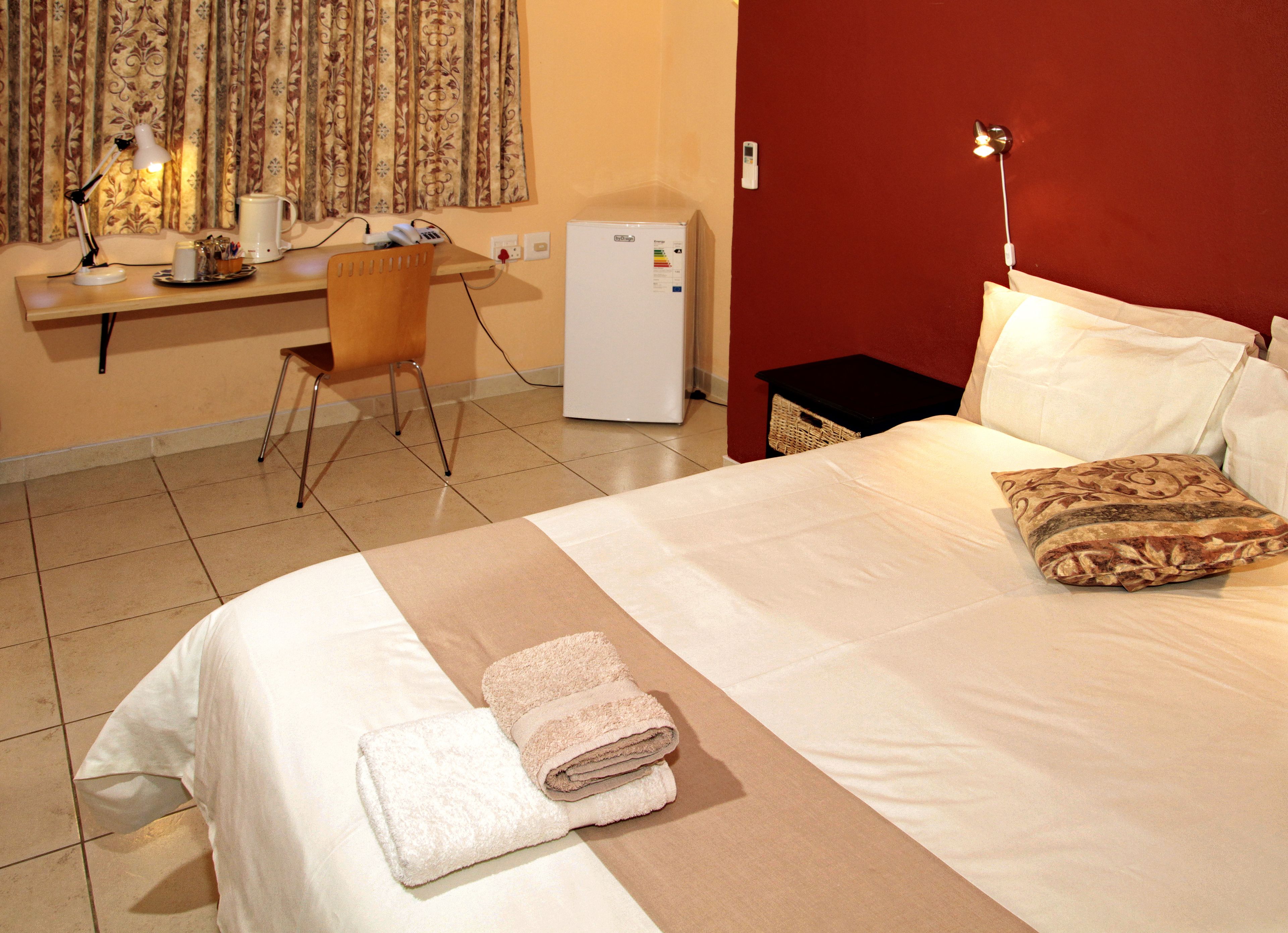 superior single room | 1 bedroom, minibar, desk, laptop workspace