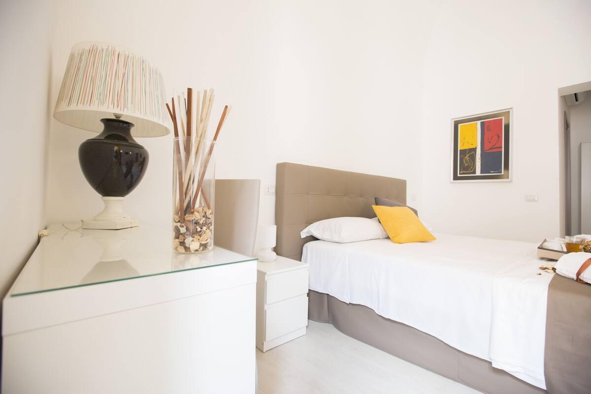 Premium bedding, in-room safe, desk, soundproofing
