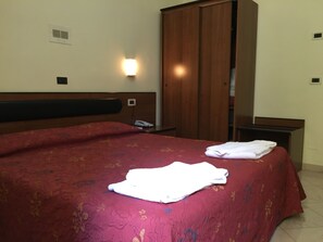 Chambre Standard Double ou avec lits jumeaux, salle de bains privée