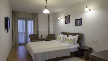 Kamar Double Superior, 1 Tempat Tidur King, balkon, pemandangan kebun | 1 kamar tidur, seprai katun Mesir, seprai premium, dan busa memori