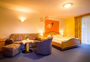 Superior Double Room, 1 Bedroom, Non Smoking, Mountain View | Premium bedding, in-room safe, desk, iron/ironing board - Flattacher Hof (Flattach)