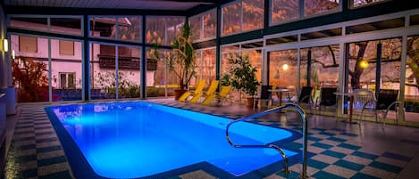 Indoor pool, pool loungers