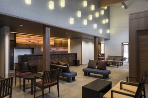 Lobby sitting area - Hoshino Resorts KAI Alps (Omachi)