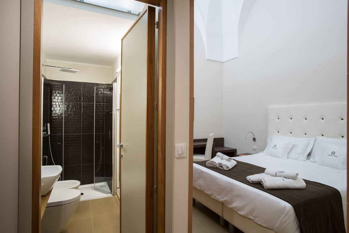 Double Room, 1 Queen Bed, Non Smoking | Premium bedding, minibar, in-room safe, desk