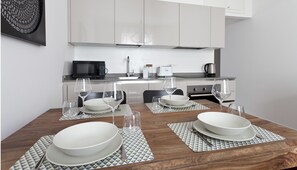 Apart Daire (1 Bedroom) | Odada yemek servisi