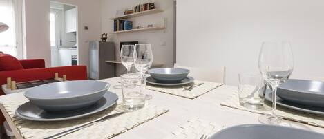 Huoneisto (2 Bedrooms) | Ruokailu omassa huoneessa