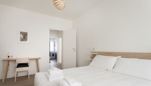 Apartment (2 Bedrooms) | 2 bedrooms, laptop workspace, iron/ironing board, free cribs/infant beds