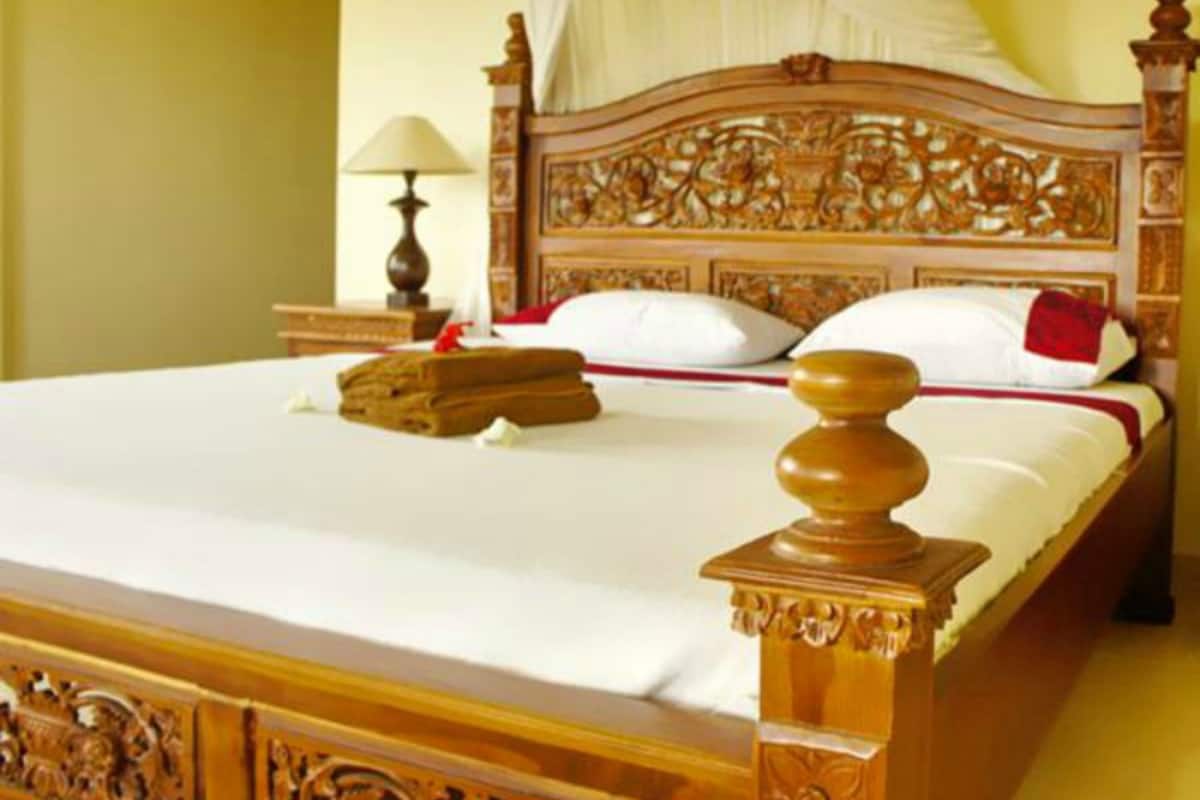 Minibar, desk, rollaway beds, free WiFi