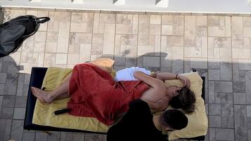 Body treatments, hydrotherapy, aromatherapy, hot stone massages