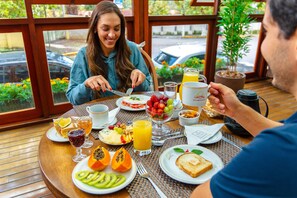 Tägliches inbegriffenes Frühstücksbuffet